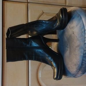 Women's leather boots